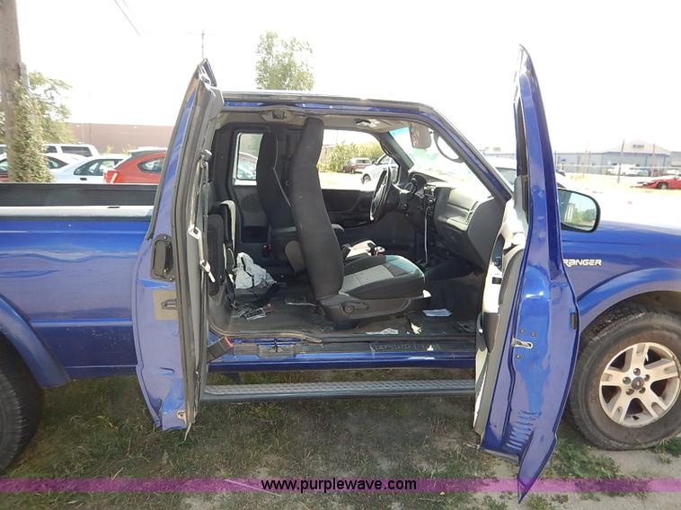 image for item I5431 2005 Ford Ranger SuperCab pickup truck