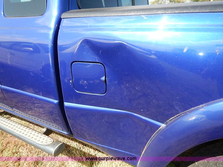 image for item I5431 2005 Ford Ranger SuperCab pickup truck