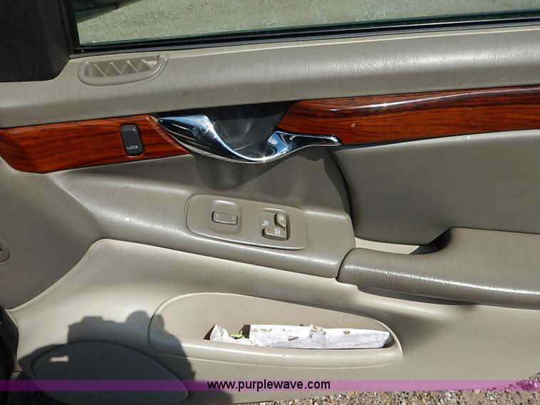 image for item I5432 2001 Cadillac DeVille
