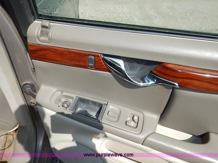 image for item I5432 2001 Cadillac DeVille