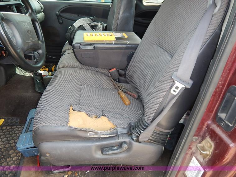 image for item I5438 2000 Dodge Ram 1500 Quad Cab pickup truck