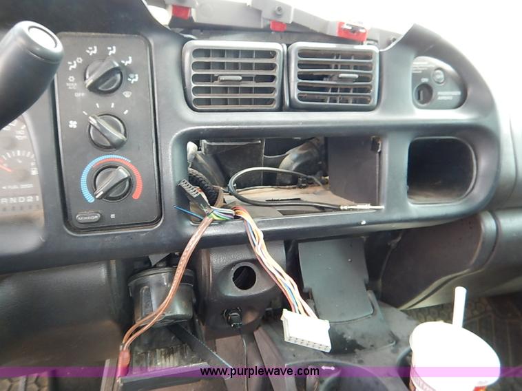 image for item I5438 2000 Dodge Ram 1500 Quad Cab pickup truck