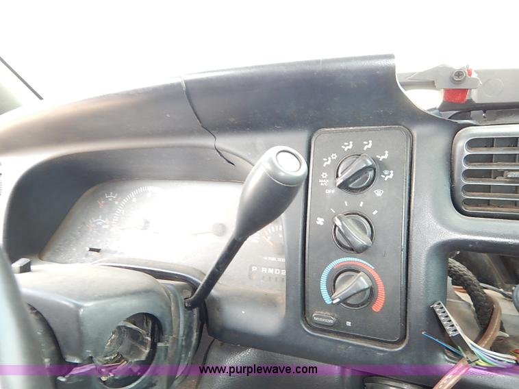 image for item I5438 2000 Dodge Ram 1500 Quad Cab pickup truck