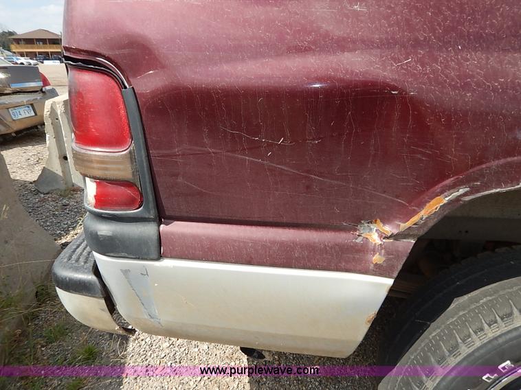 image for item I5438 2000 Dodge Ram 1500 Quad Cab pickup truck