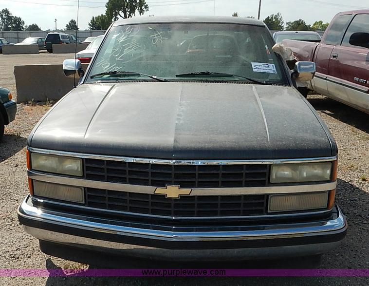 image for item I5439 1991 Chevrolet Silverado 1500 pickup truck
