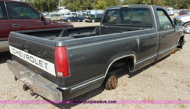 image for item I5439 1991 Chevrolet Silverado 1500 pickup truck