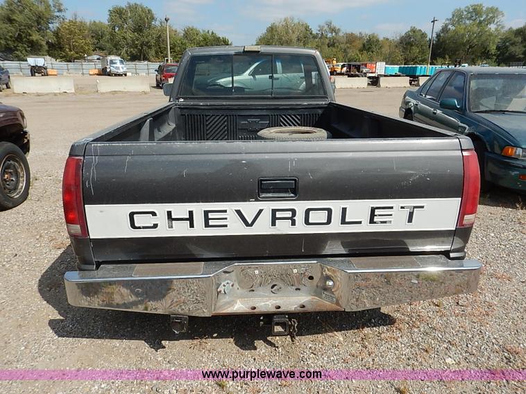 image for item I5439 1991 Chevrolet Silverado 1500 pickup truck