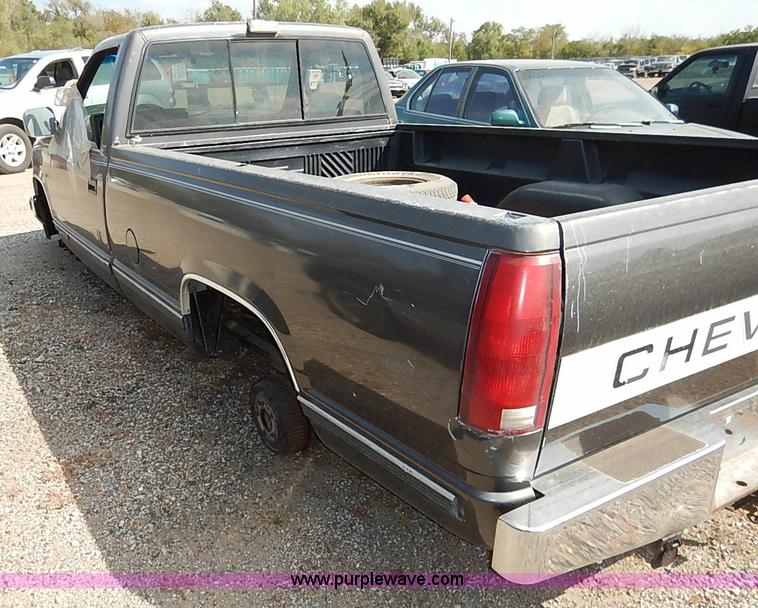 image for item I5439 1991 Chevrolet Silverado 1500 pickup truck