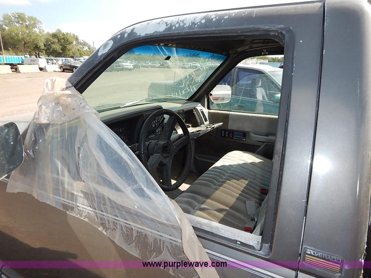 image for item I5439 1991 Chevrolet Silverado 1500 pickup truck