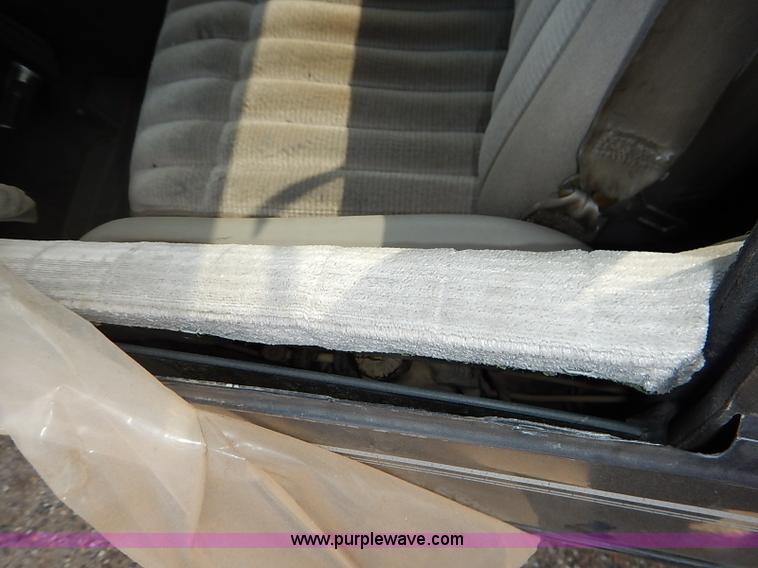 image for item I5439 1991 Chevrolet Silverado 1500 pickup truck