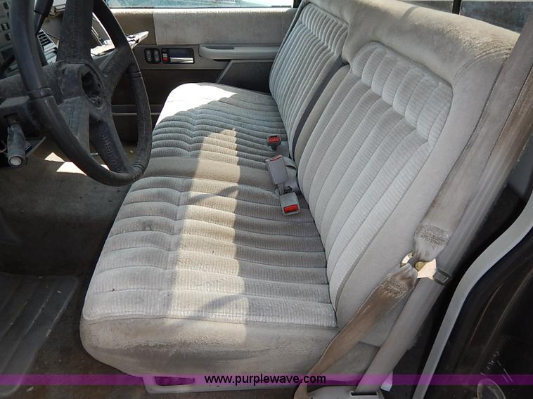 image for item I5439 1991 Chevrolet Silverado 1500 pickup truck