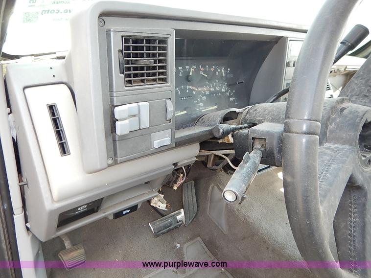 image for item I5439 1991 Chevrolet Silverado 1500 pickup truck