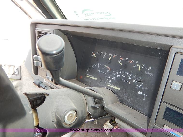 image for item I5439 1991 Chevrolet Silverado 1500 pickup truck