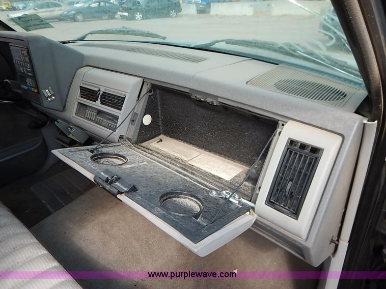 image for item I5439 1991 Chevrolet Silverado 1500 pickup truck