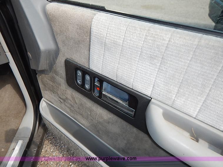 image for item I5439 1991 Chevrolet Silverado 1500 pickup truck