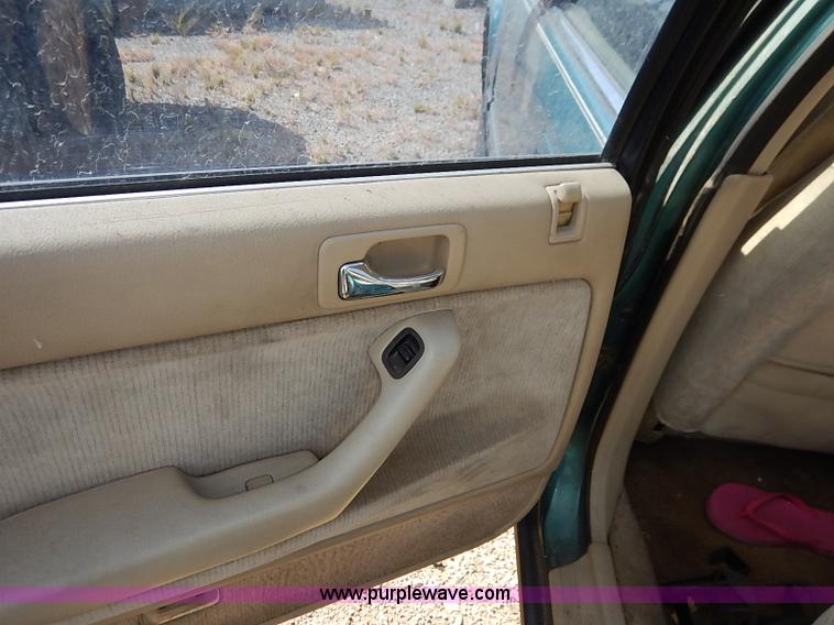 image for item I5440 1993 Honda Accord LX