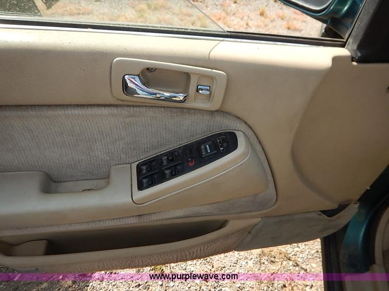 image for item I5440 1993 Honda Accord LX