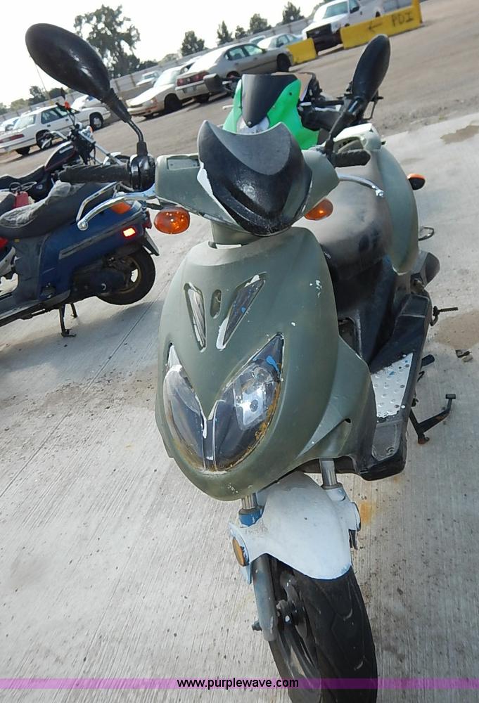 image for item I5441 2013 Bashen moped