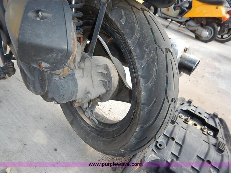 image for item I5441 2013 Bashen moped