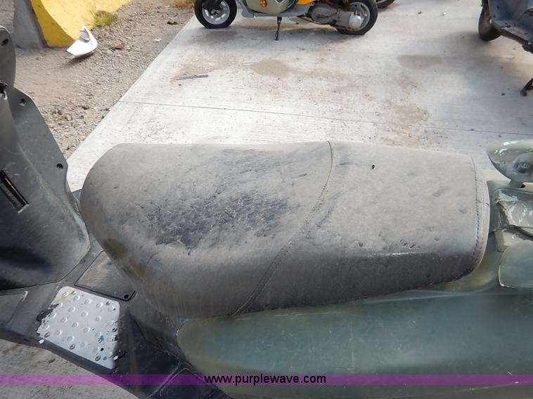 image for item I5441 2013 Bashen moped