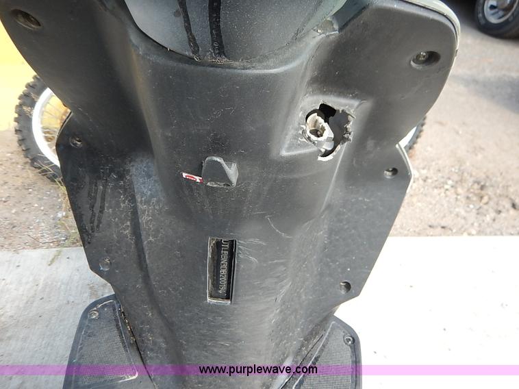 image for item I5441 2013 Bashen moped