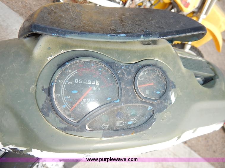 image for item I5441 2013 Bashen moped