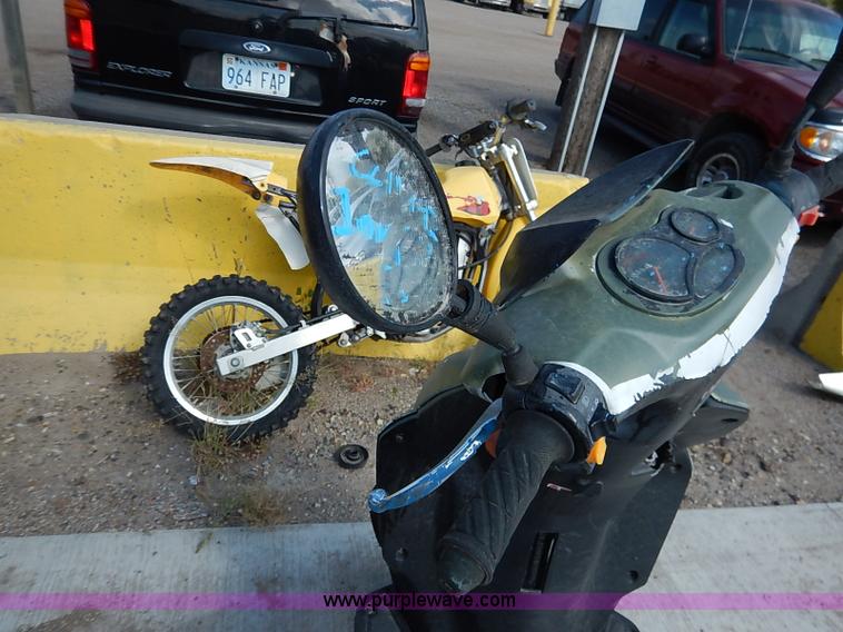 image for item I5441 2013 Bashen moped