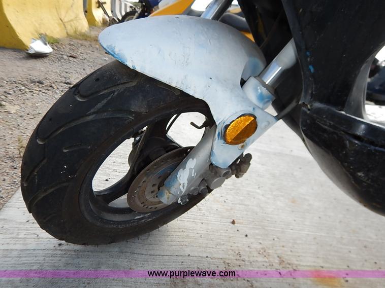 image for item I5441 2013 Bashen moped