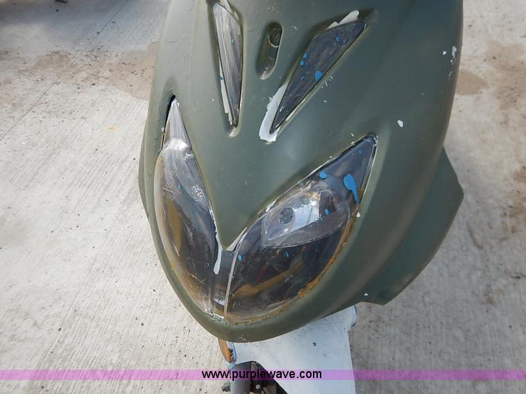 image for item I5441 2013 Bashen moped