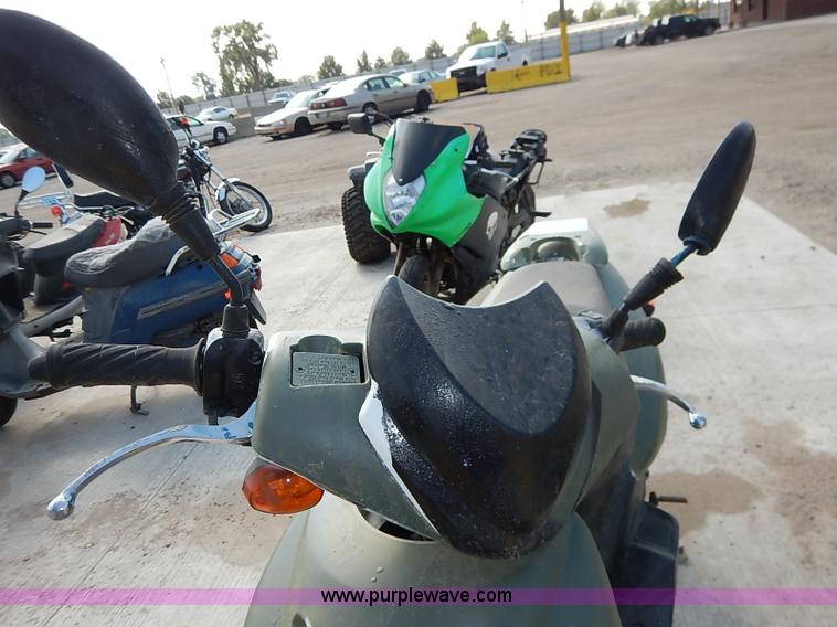 image for item I5441 2013 Bashen moped