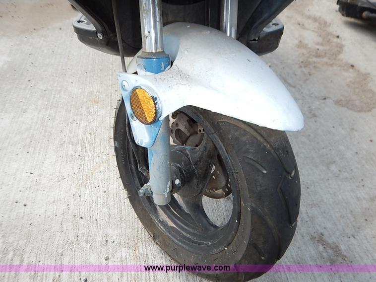 image for item I5441 2013 Bashen moped