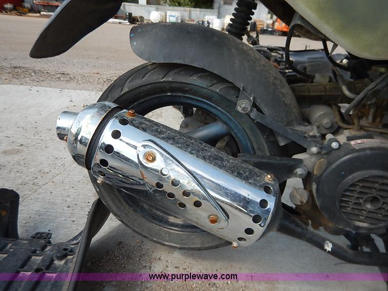 image for item I5441 2013 Bashen moped