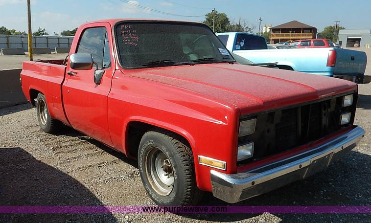 image for item I5443 1986 Chevrolet Silverado 10 pickup truck