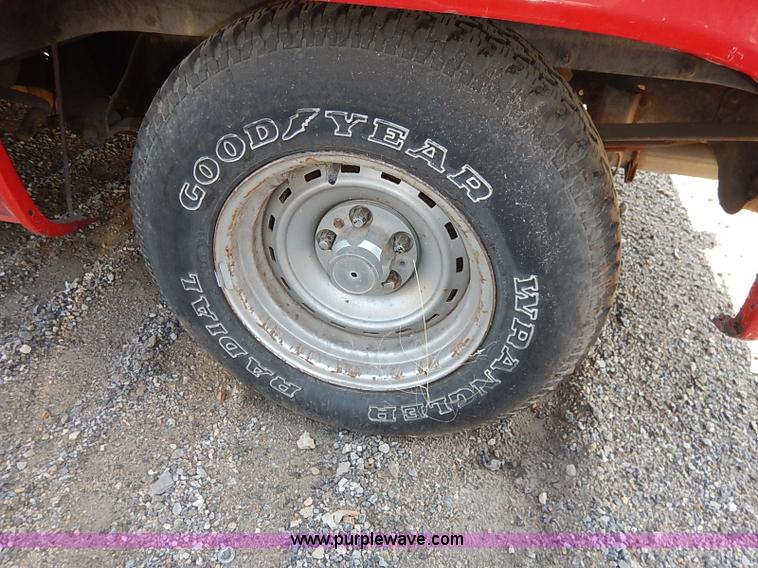 image for item I5443 1986 Chevrolet Silverado 10 pickup truck