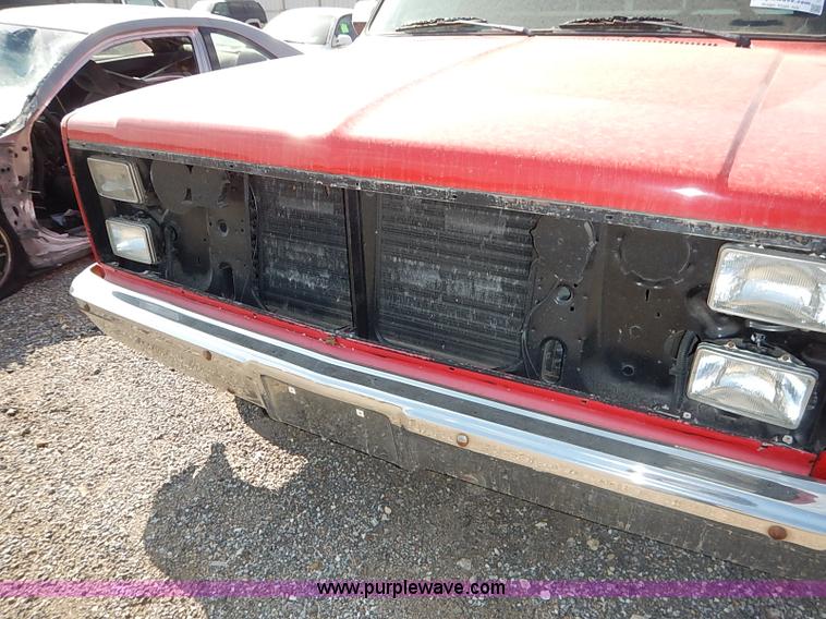 image for item I5443 1986 Chevrolet Silverado 10 pickup truck