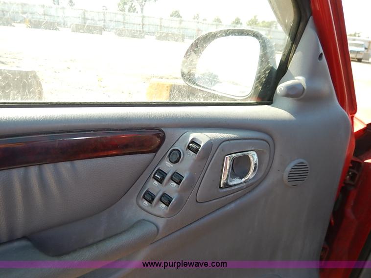 image for item I5445 2000 Dodge Durango SLT SUV