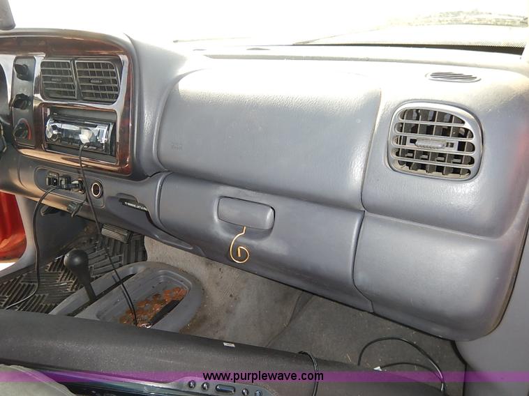 image for item I5445 2000 Dodge Durango SLT SUV