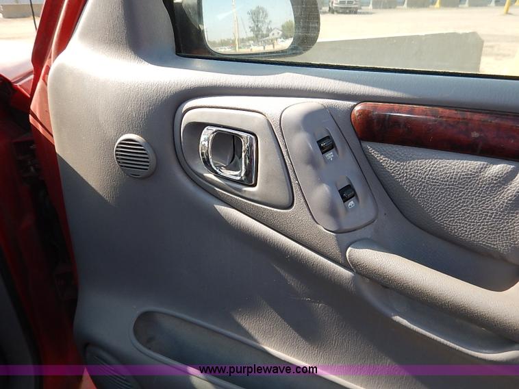 image for item I5445 2000 Dodge Durango SLT SUV