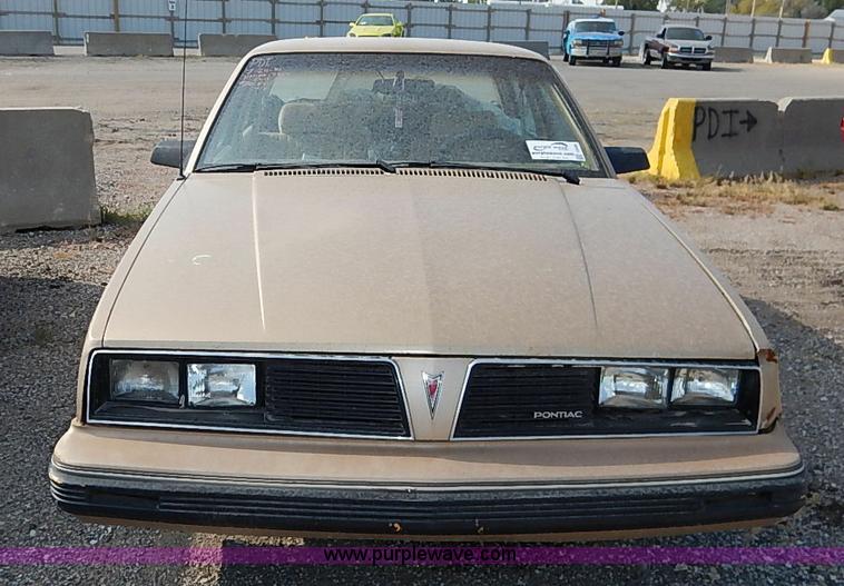 image for item I5446 1985 Pontiac 6000