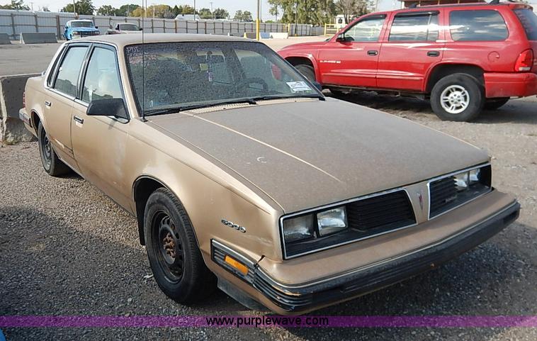 image for item I5446 1985 Pontiac 6000