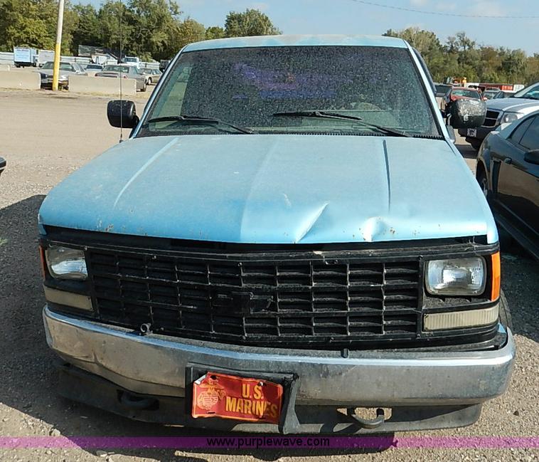 image for item I5448 1993 Chevrolet Cheyenne 1500 pickup truck