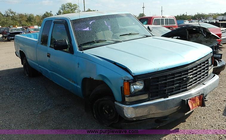 image for item I5448 1993 Chevrolet Cheyenne 1500 pickup truck