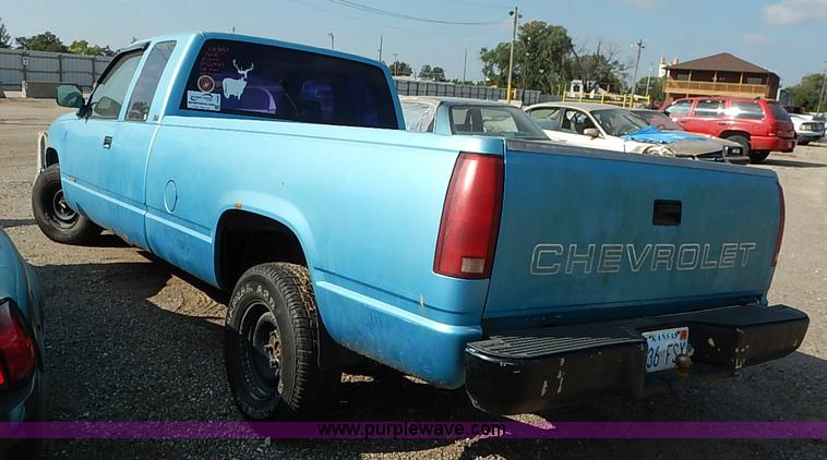 image for item I5448 1993 Chevrolet Cheyenne 1500 pickup truck