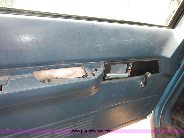 image for item I5448 1993 Chevrolet Cheyenne 1500 pickup truck