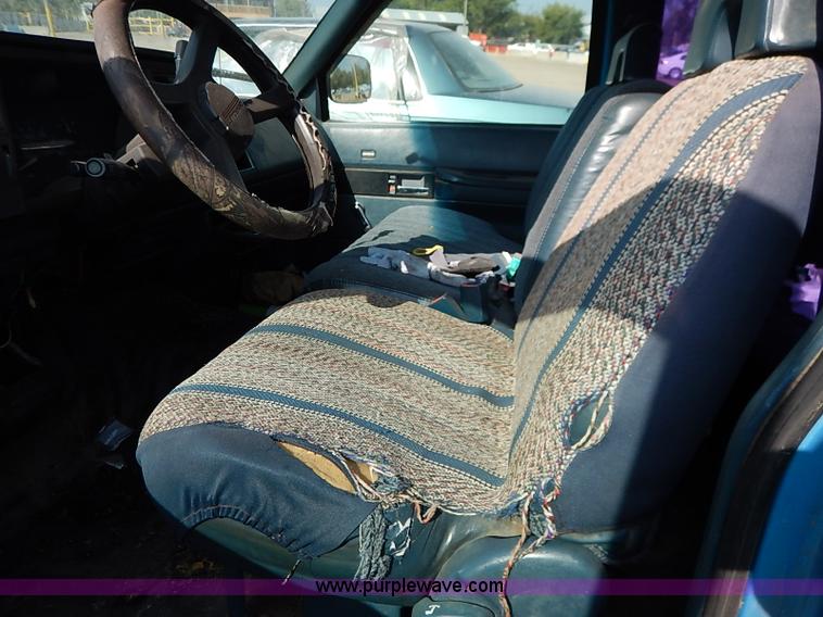 image for item I5448 1993 Chevrolet Cheyenne 1500 pickup truck