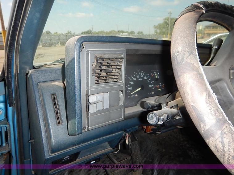 image for item I5448 1993 Chevrolet Cheyenne 1500 pickup truck