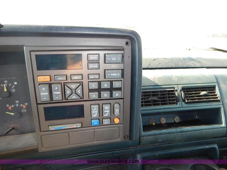 image for item I5448 1993 Chevrolet Cheyenne 1500 pickup truck