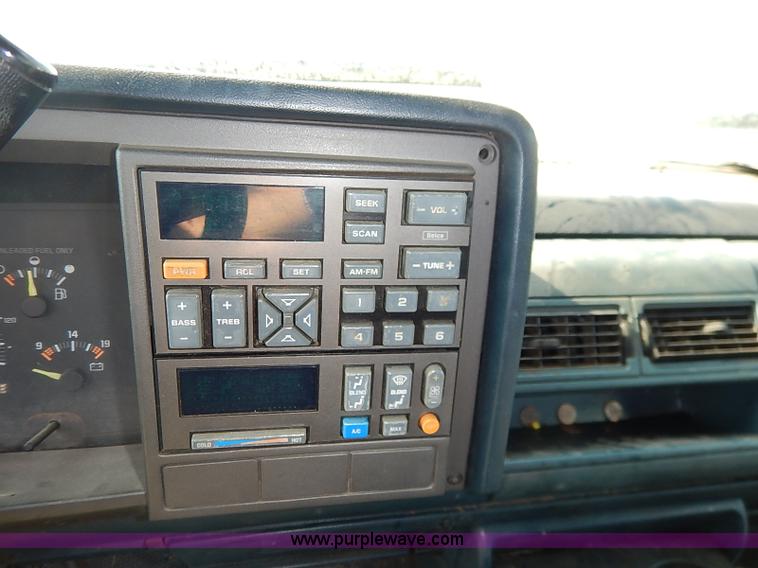 image for item I5448 1993 Chevrolet Cheyenne 1500 pickup truck