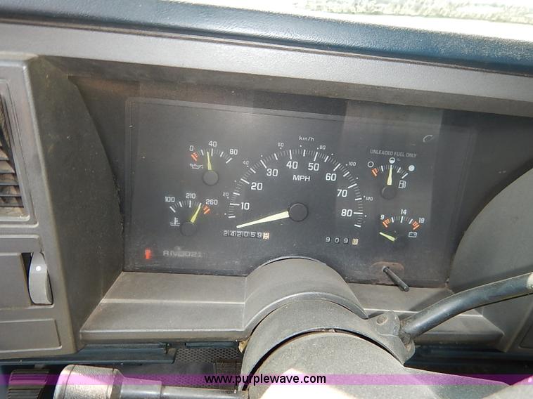 image for item I5448 1993 Chevrolet Cheyenne 1500 pickup truck