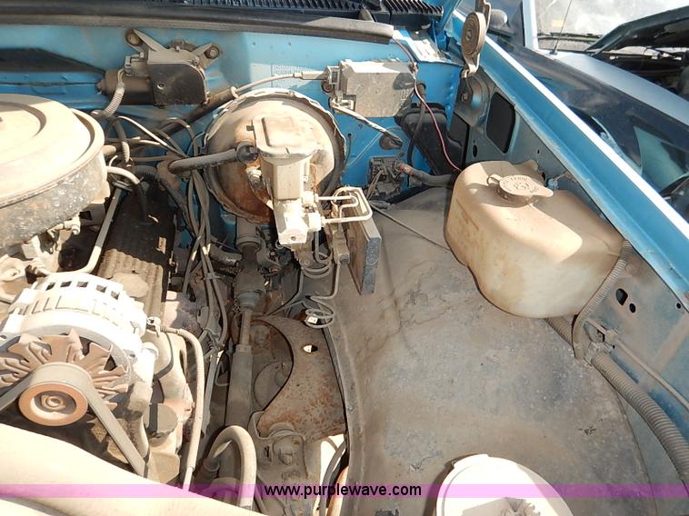 image for item I5448 1993 Chevrolet Cheyenne 1500 pickup truck